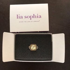 Lia Sophia Lemon Chiffon ring